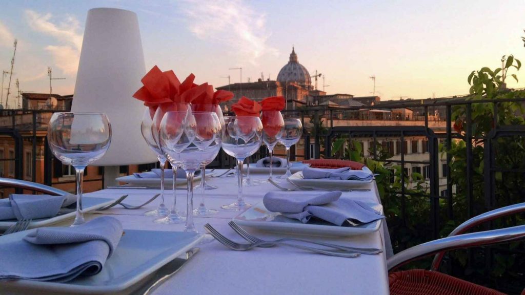 restaurant sur terrasse panoramique Orange Hotel, concept Art Deco et vintage au cœur de Rome